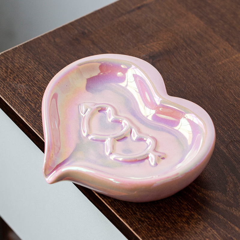 Luxury Lifestyle Items - Ceramic Soap Dish Creative Heart-shaped Style